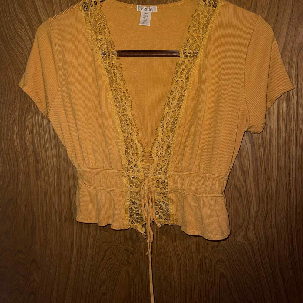 Bozzolo Mustard Lace Trim Crop Top